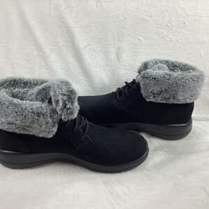 Skechers On-the-GO City 2 Winter Wishes Suede Ankle Boots Size: 9